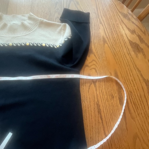 St John Sport Black Ivory Mock Turtleneck Wool Blend Sweater M Santana Knit - Picture 4 of 8